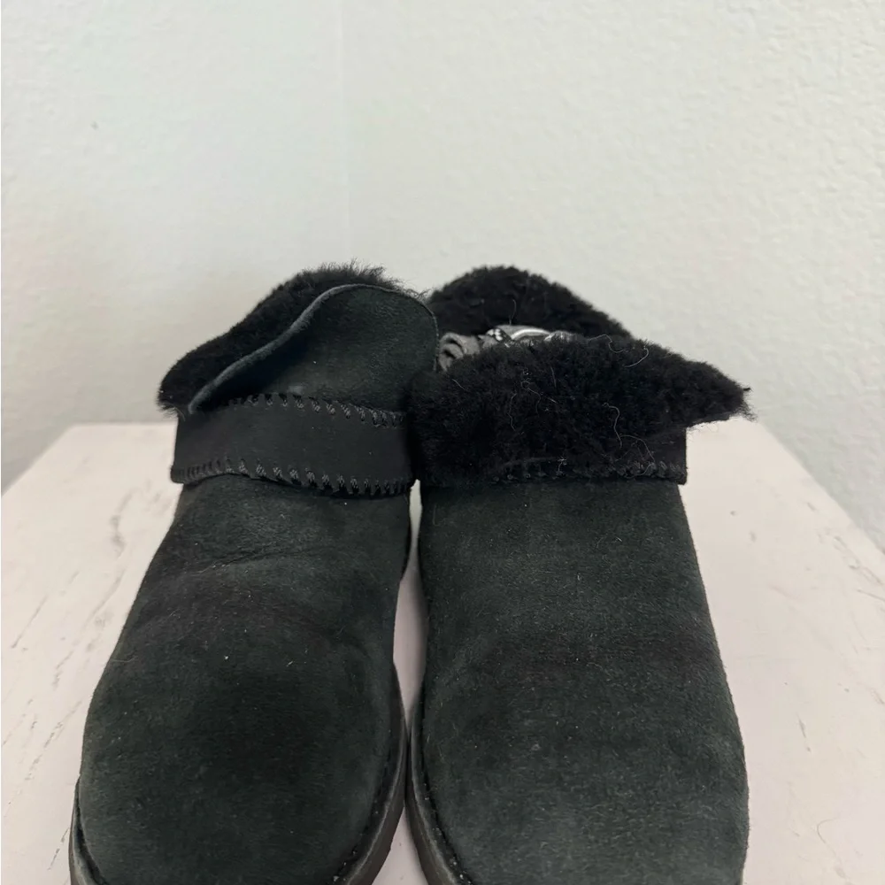 UGG McKay Ankle Sheer Lined Women’s Size 9 Boots